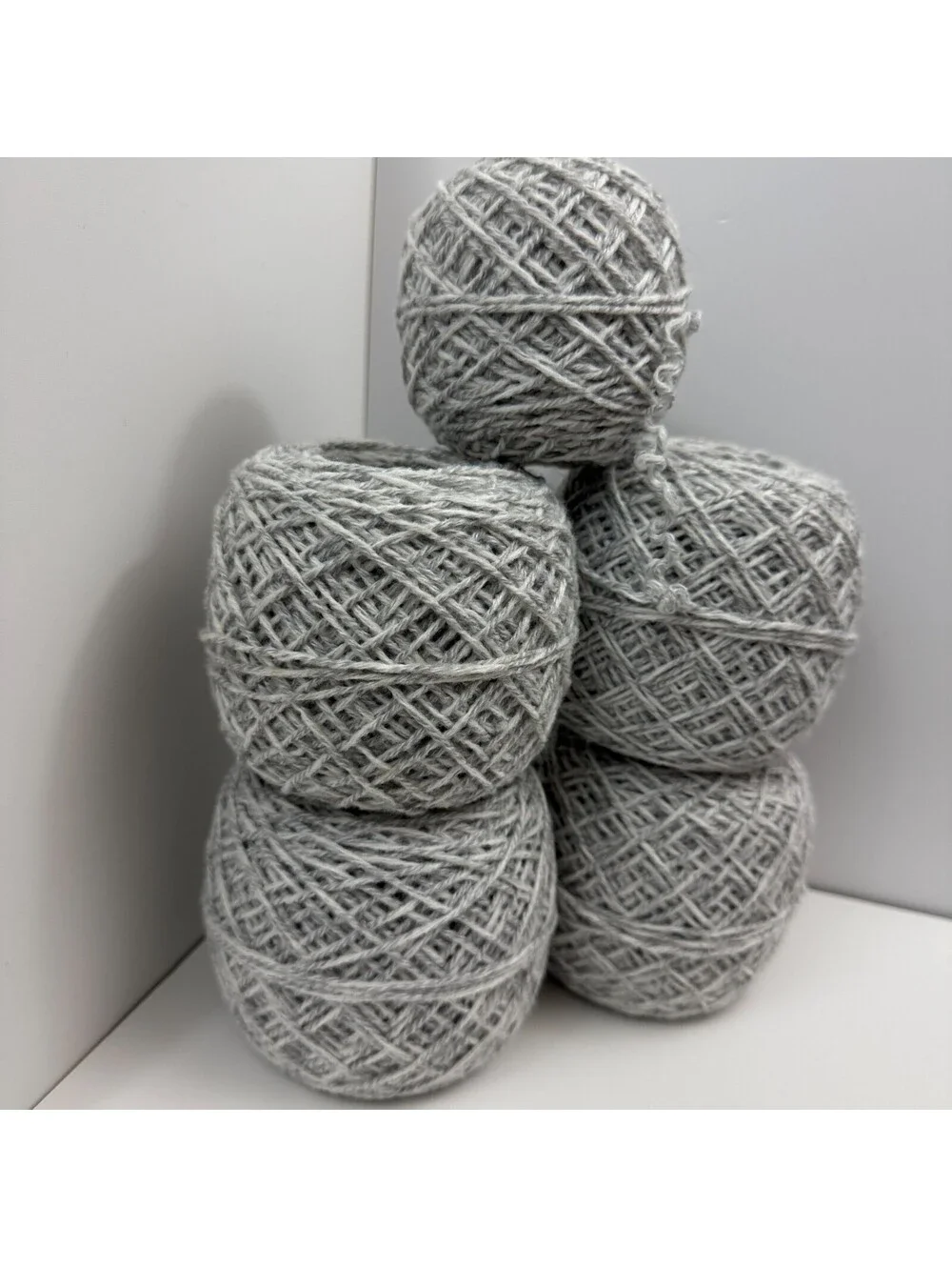 Reclaimed Acrylic Worsted Yarn – 880 Yards – White/Light Gray Heather (5 Cakes)